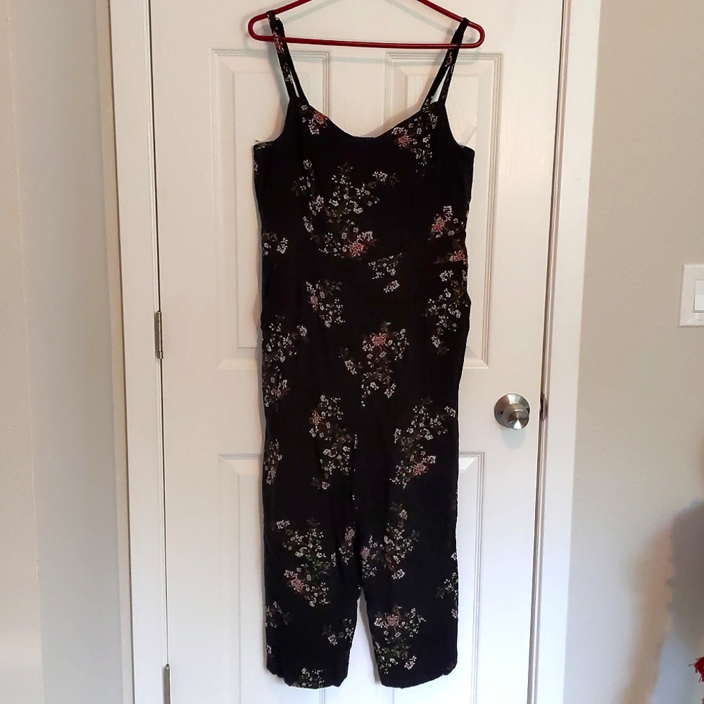 Black floral jumpsuit romper Torrid size 1 - XL